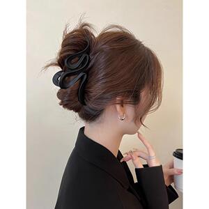 抓夹女秋冬2024新款高级感发夹超大号后脑勺鲨鱼夹发量多夹子头饰