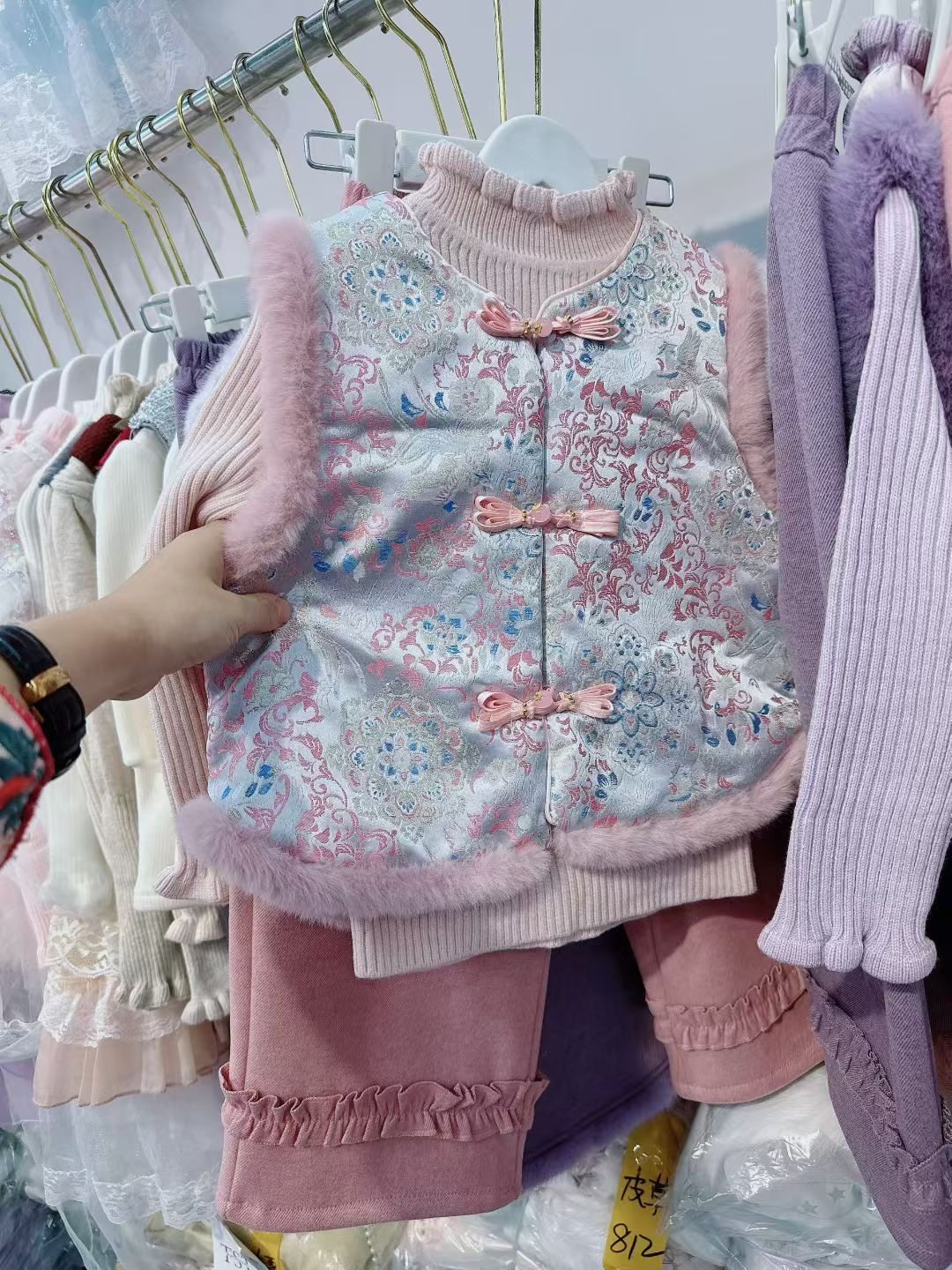 女童新中式国风马甲坎肩毛衣裤子三件套装25年款儿童女孩汉服唐装