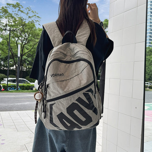 男女通勤校园大容量轻便双肩包