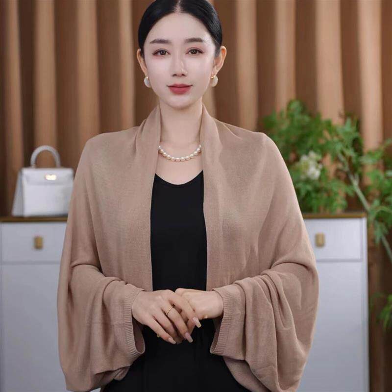 2衣然服饰专营秋薄款慵懒风防晒宽松版针织开衫披肩围巾两用罩衫