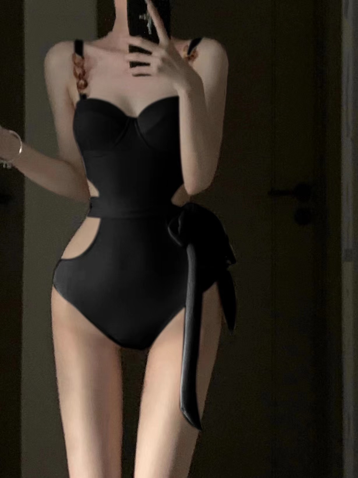 omom纯色连体简约三角修身