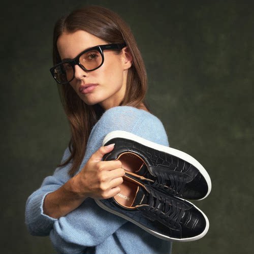 出法国时尚运动鞋女鞋头层牛皮拼接休闲鞋耐磨防滑低帮黑色板鞋女