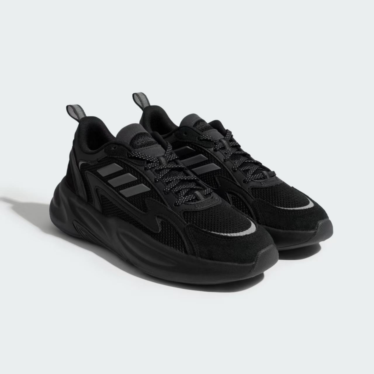 Adidas阿迪达斯低帮耐磨休闲鞋