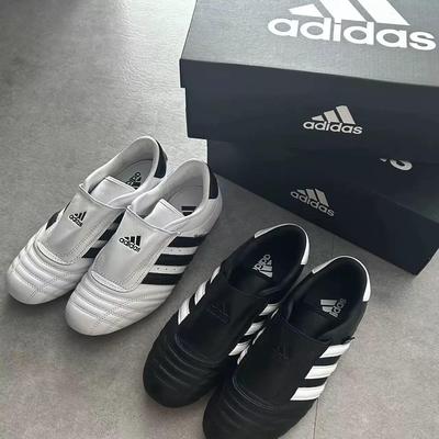 阿迪达斯黑白低帮休闲板鞋