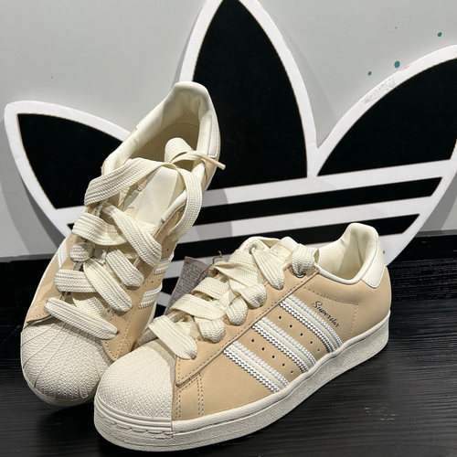 adidas贝壳头新款三叶草板鞋