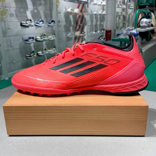 Adidas阿迪达斯男女款足球鞋