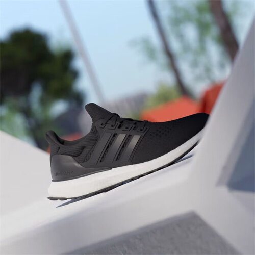 阿迪达斯女子UltraBoost跑步鞋