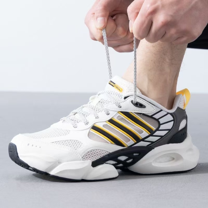 Adidas阿迪达斯男女款运动跑步鞋