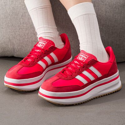 阿迪达斯女子低帮耐磨休闲板鞋