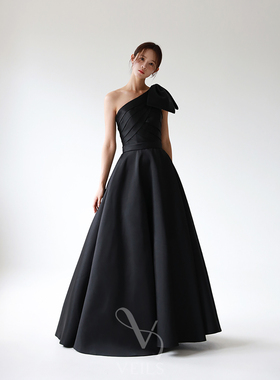 Veils设计师款黑色简约斜肩单肩蝴蝶结修身显瘦主持演出晚会礼服