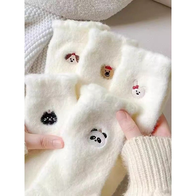 秋冬款纯白中筒袜加厚袜子保暖地板女童冬季加绒睡眠可爱毛绒袜子