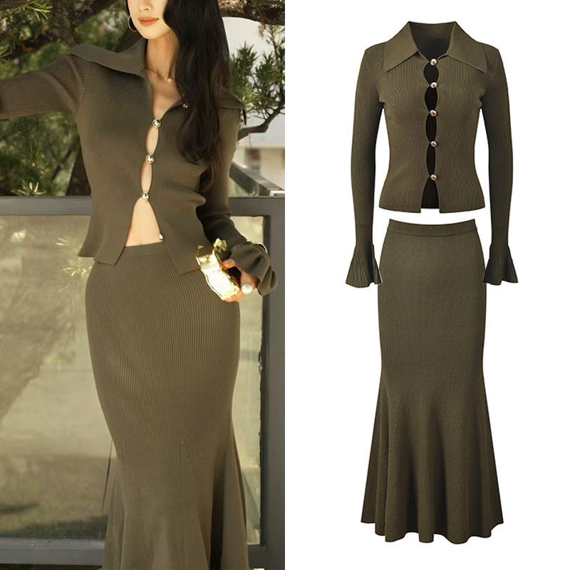 现货26春夏新款墨绿色性感镂空修身显瘦喇叭袖翻领上衣半身裙套装