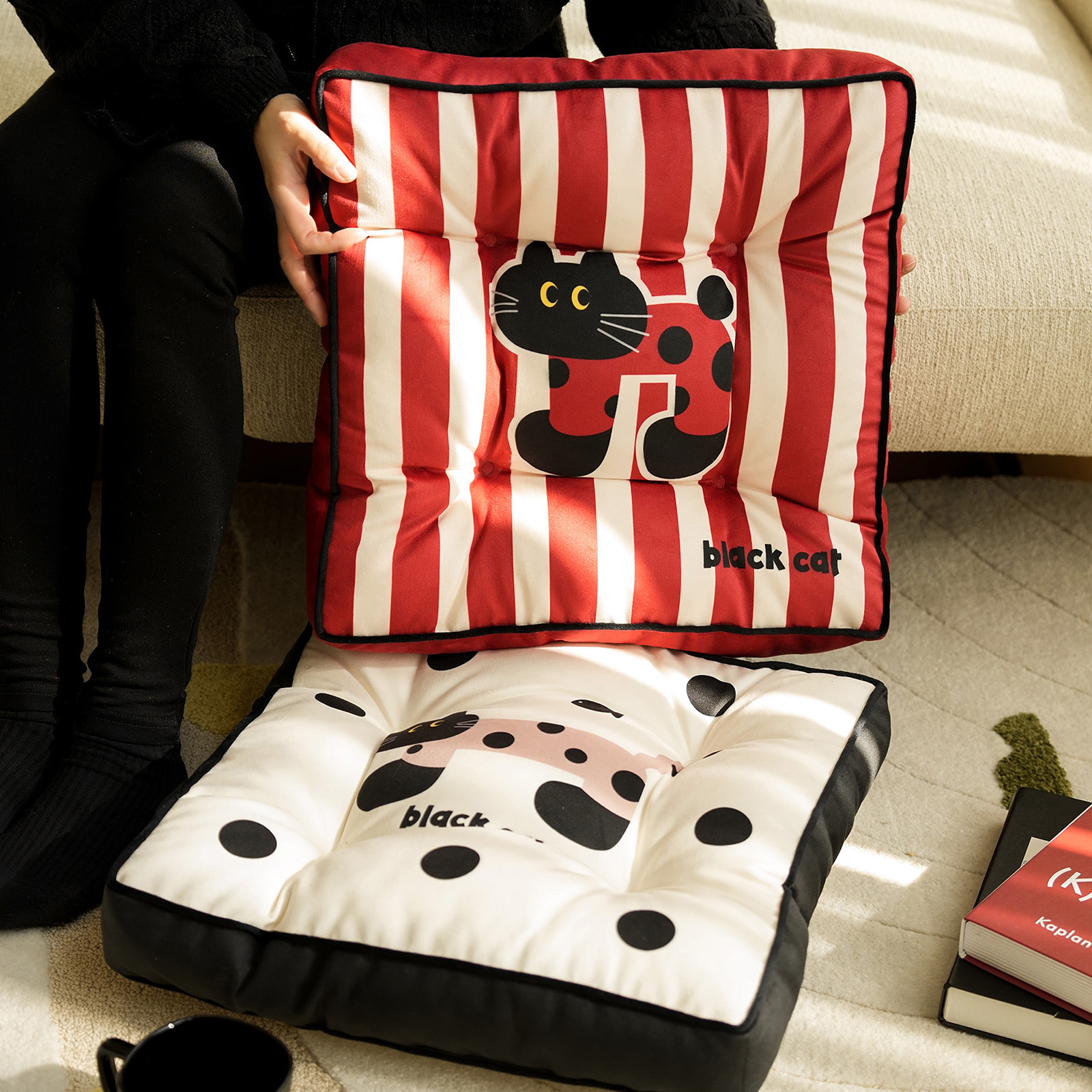 潮流黑猫红色喜庆新年客厅地上软坐垫榻榻米看书蒲团加厚冬天椅垫