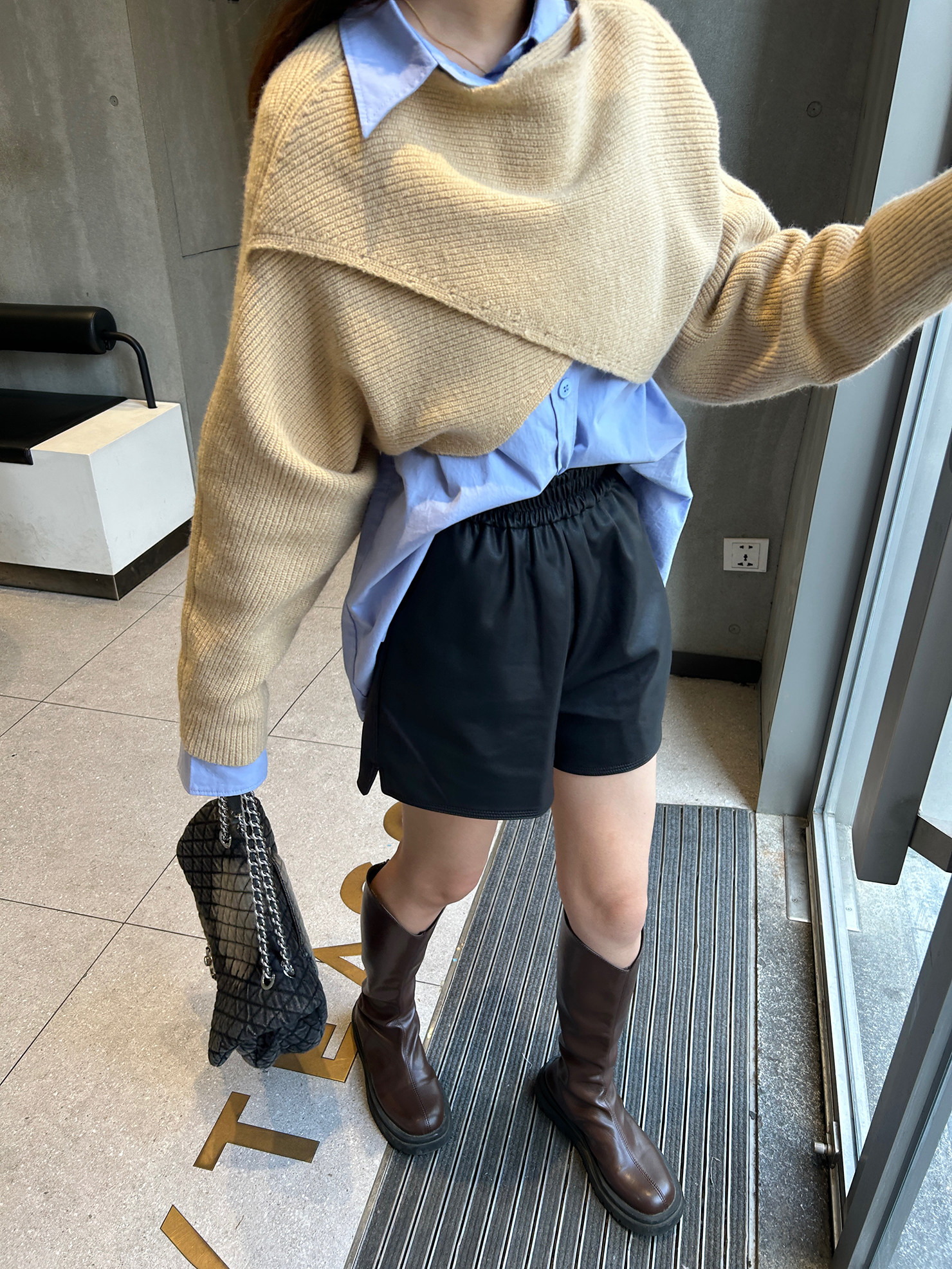 南晨九月 搭配BI备好版型蛋白短裤女秋冬新款通勤风微喇pu皮裤