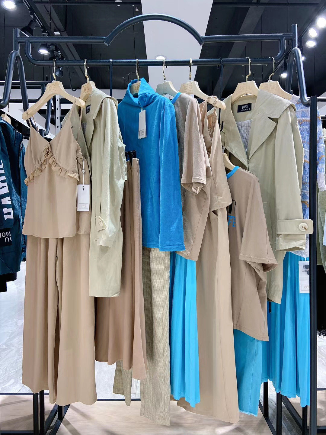 直播链接专拍品牌女装低于一折起209---299