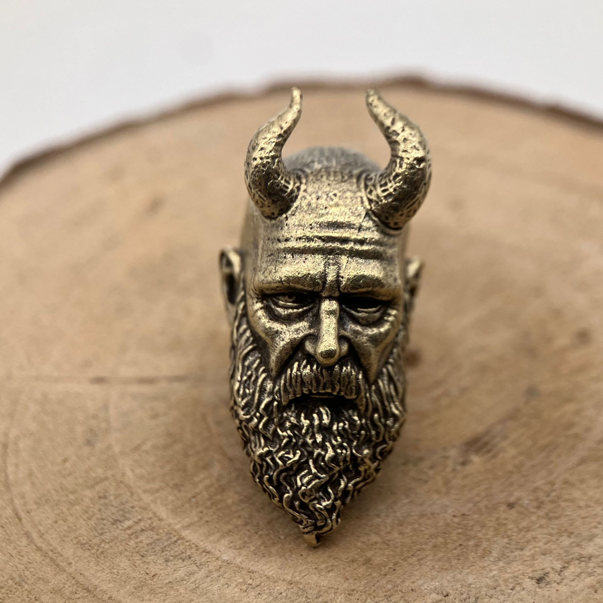 创意新款霸气牛角大胡子密米尔刀坠EDC伞绳坠推牌坠弹弓坠DIY吊坠