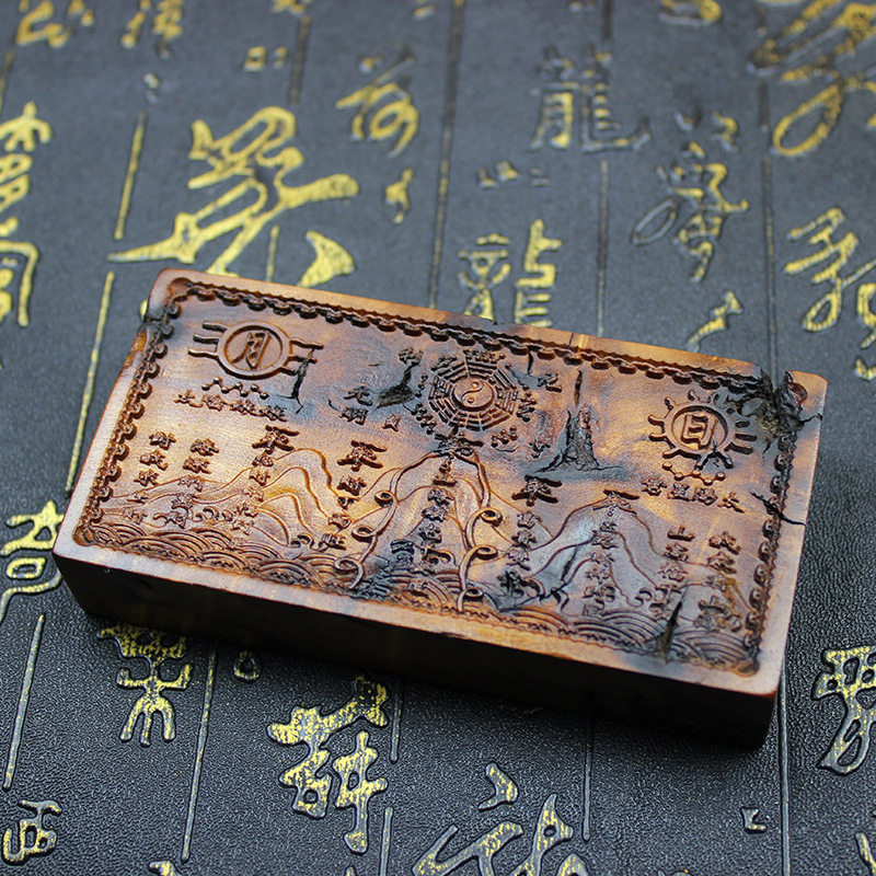 雷击枣木山海镇摆件长形浮雕木牌单面精雕雷痕山海镇全图纯手工款