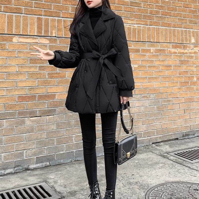 2025年新款女装冬季修身收腰中长款羽绒服女黑色西装领外套菱形格