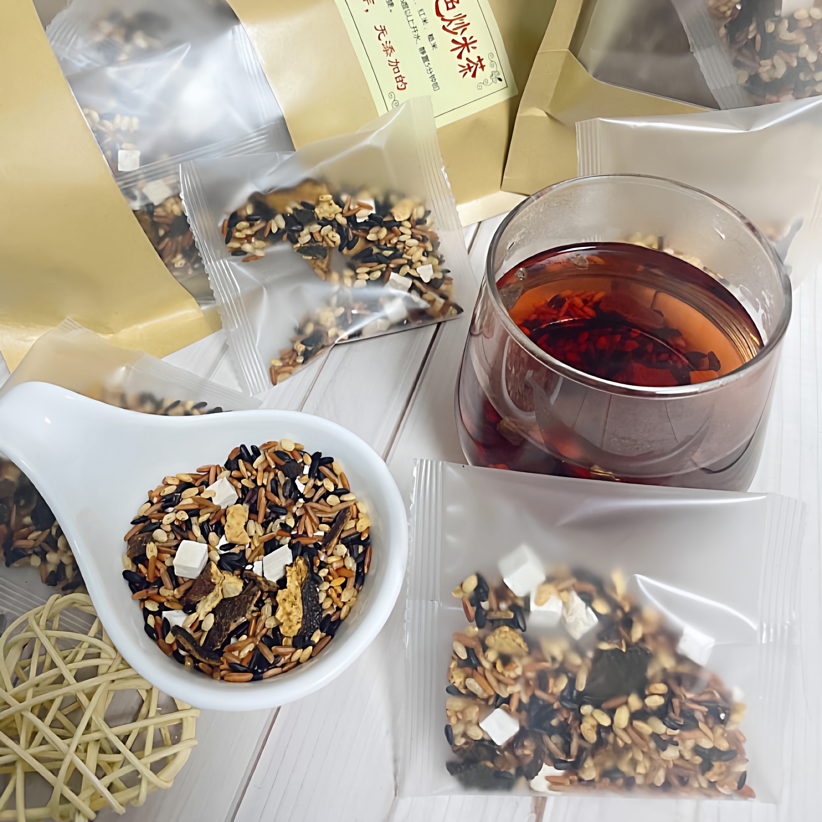 炒熟的陈皮茯苓三色炒米茶泡水喝