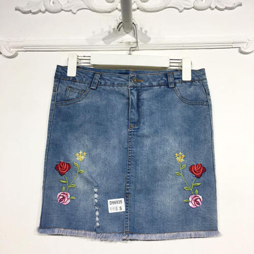 乔系列 D96935 时尚绣花牛仔短裙品牌女装折扣颦薪