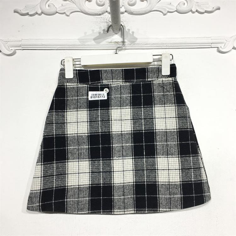 伊X系列 8101S172 时尚短裙品牌女装折扣颦薪