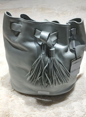 玛SFES系列 PF12162 时尚牛皮水桶包背包品牌女装折扣