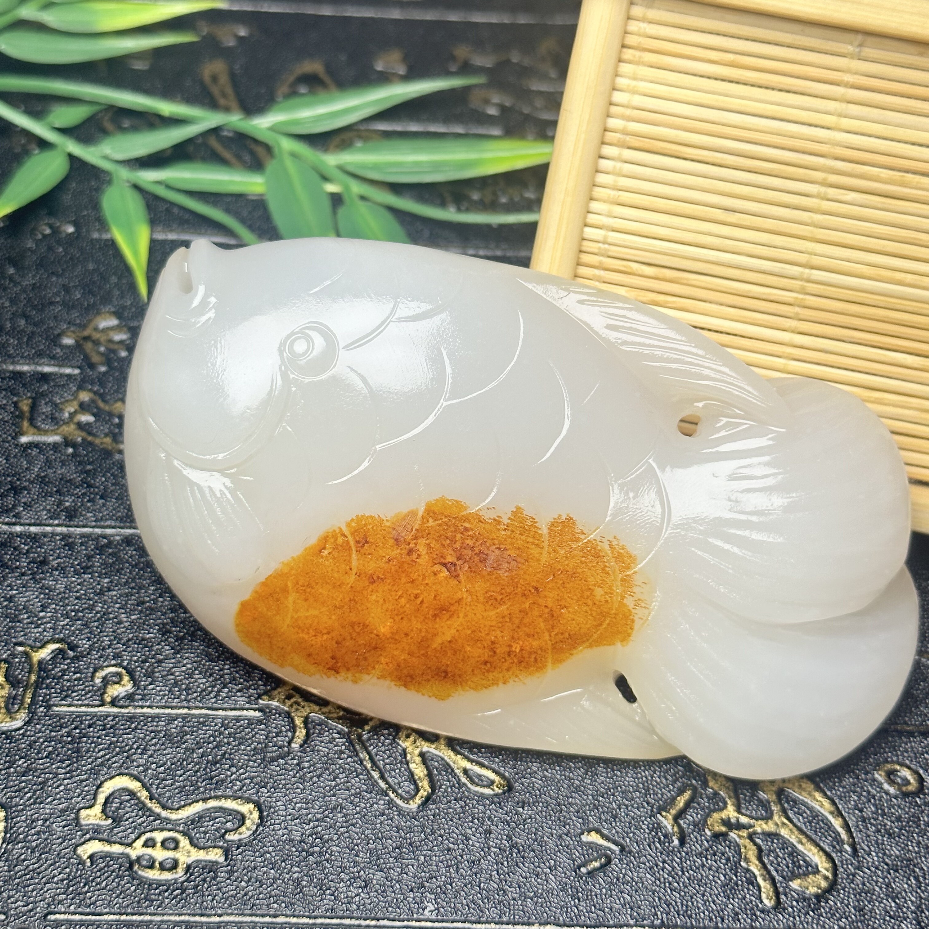 新疆和田玉羊脂白玉鱼挂件手把件玛丽亚红皮玉佩纯手工雕刻精品