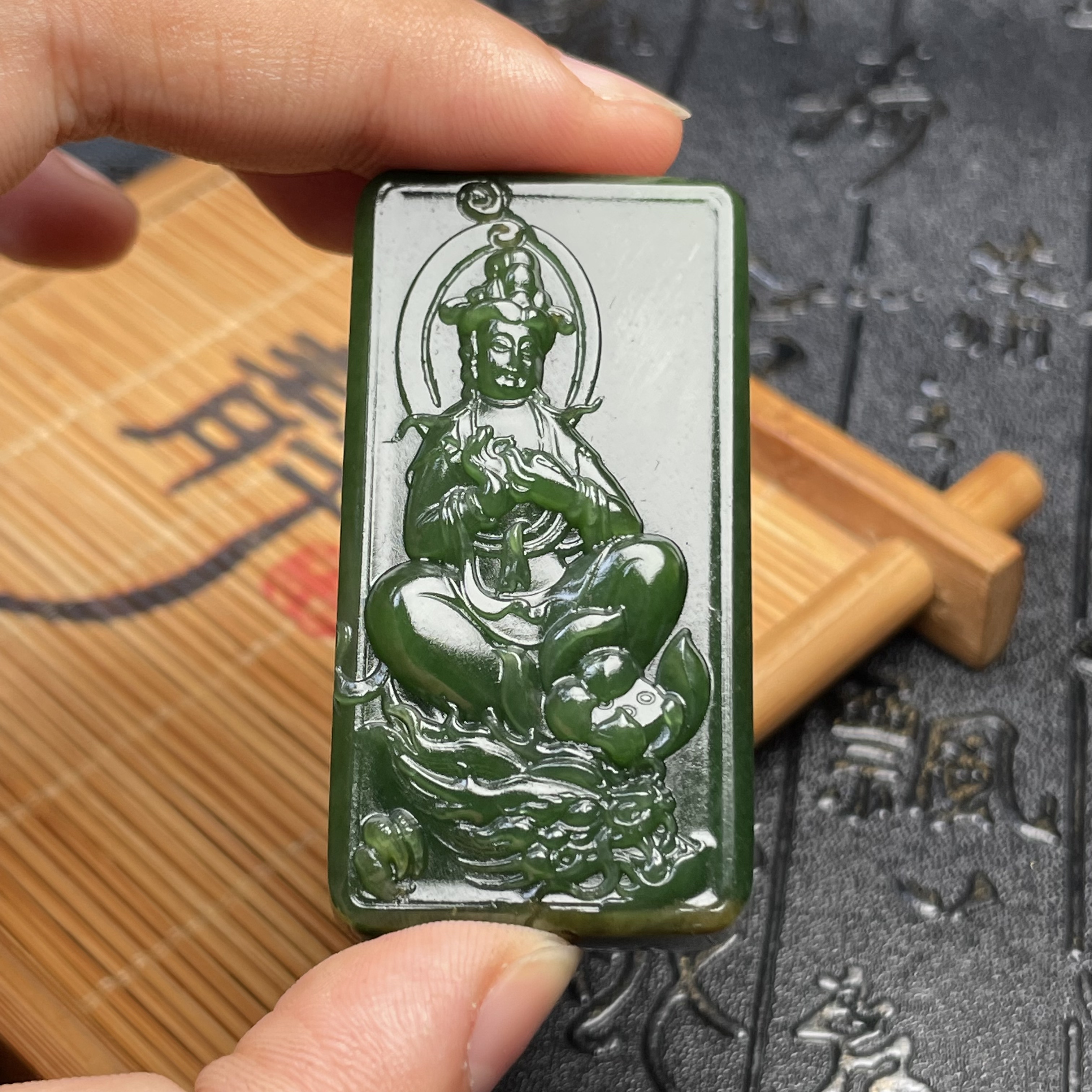正品【和田玉&middot;红皮观音】纯手工雕刻 俄碧老坑料红皮碧玉观音坠