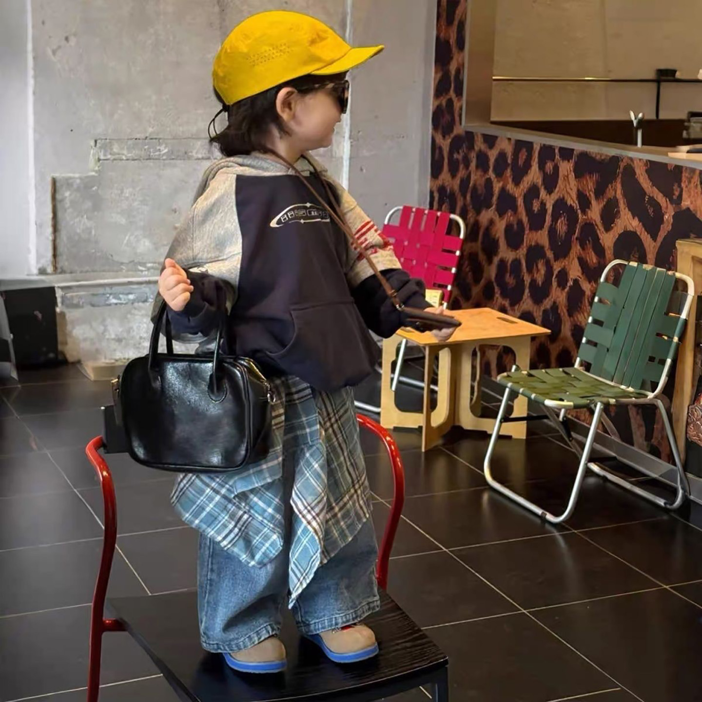 男童秋套装2025新款韩版儿童春秋拼色假两件连帽卫衣屁帘牛仔裤潮