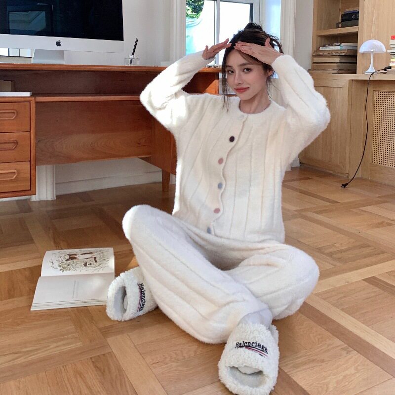 冬季保暖简约圆领竖纹开衫暖绒女睡衣大码柔软可外穿家居服套装