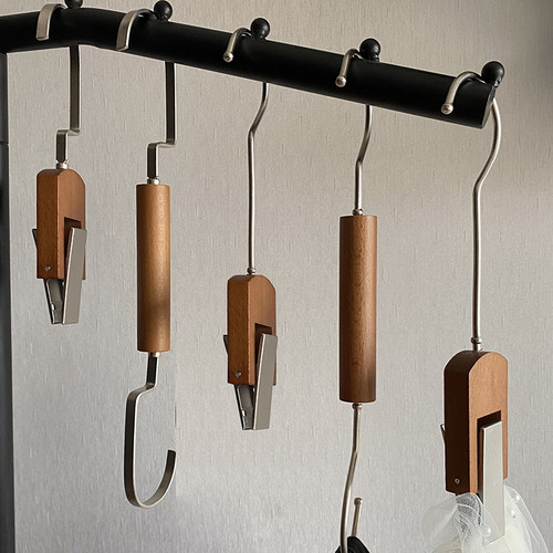 胡桃色实木夹子S钩夹头纱夹海报