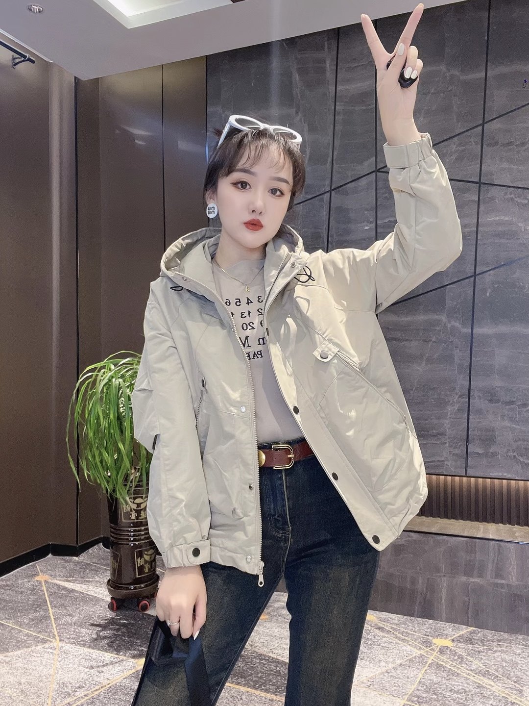 2025春秋季节新款短款冲锋衣宽松连帽工装男友风户外风衣女外套,女装/女士精品,短外套,淘宝优惠券,粉丝福利购,淘宝优惠卷