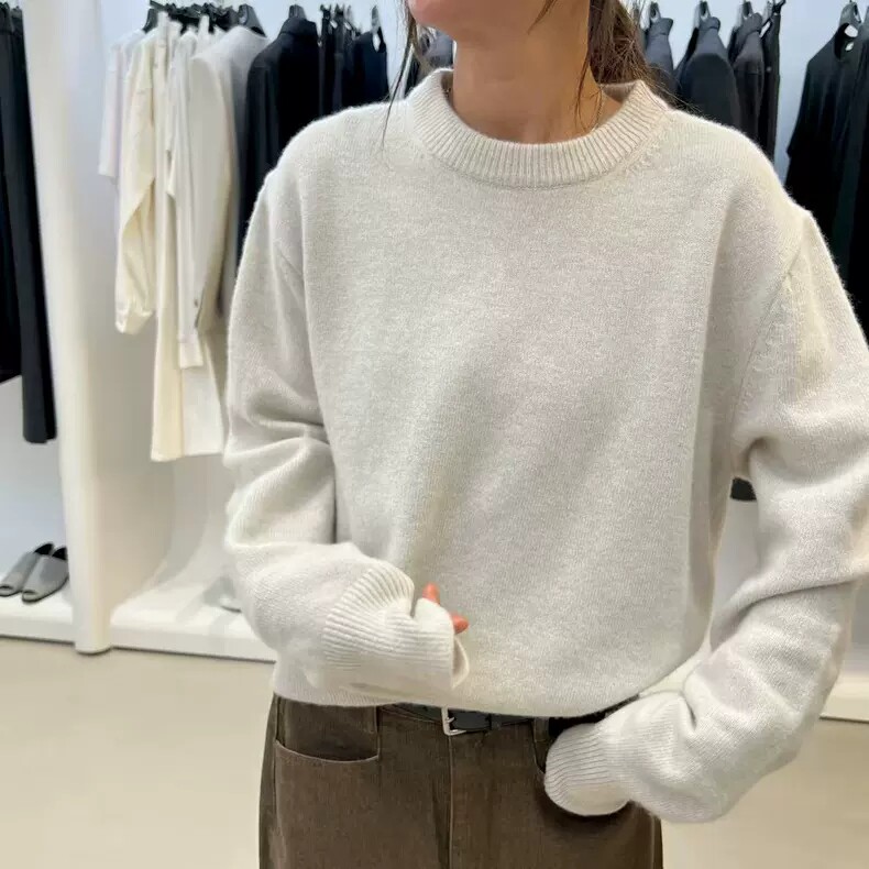 edit百搭纯色圆领套头针织毛衣