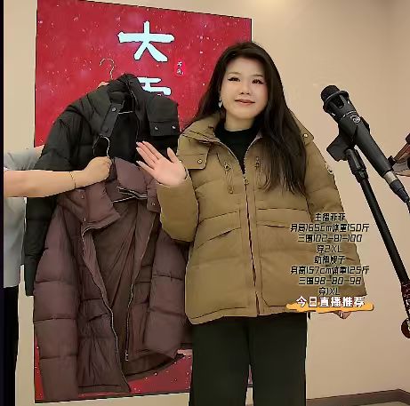新款韩版宽松显瘦百搭羽绒服女短款连帽小个子外套潮amo-9058