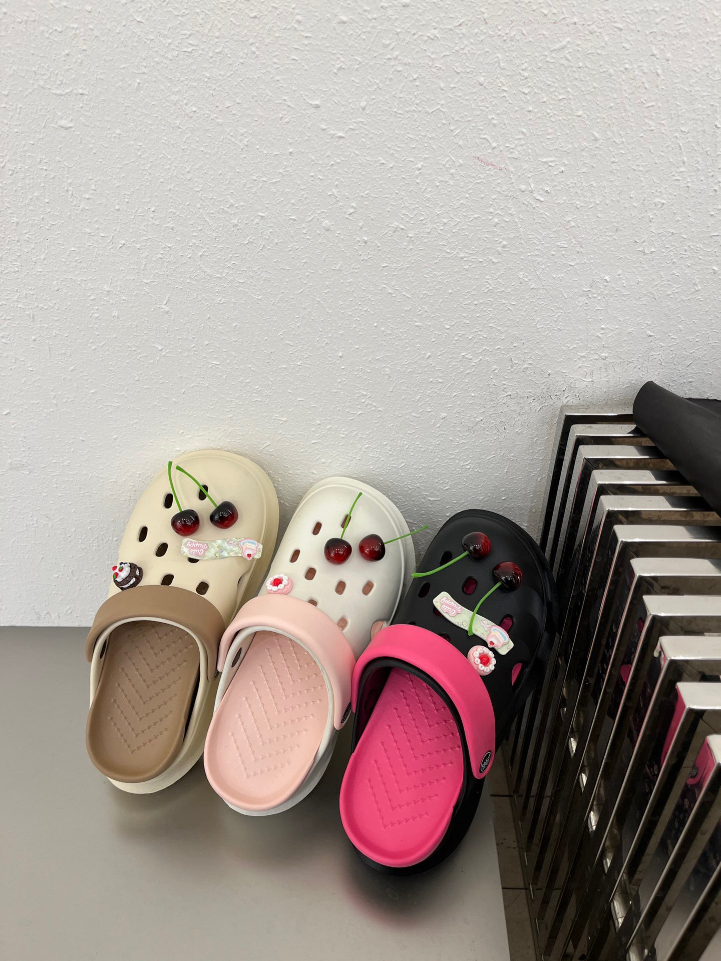 陌尼斯洞洞鞋女款夏季外穿踩屎感沙滩防滑舒适百搭凉拖鞋eva不臭