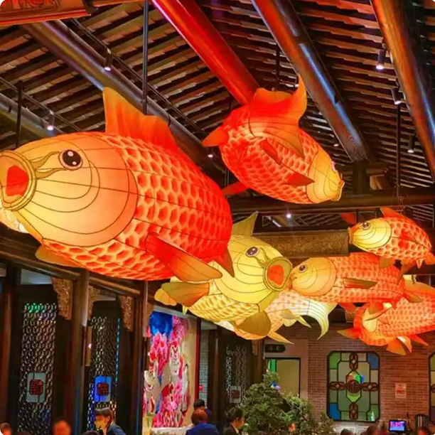 大型发光鱼灯金鱼吊灯餐厅公园灯鲫鱼彩灯餐厅长款灯具商场装饰