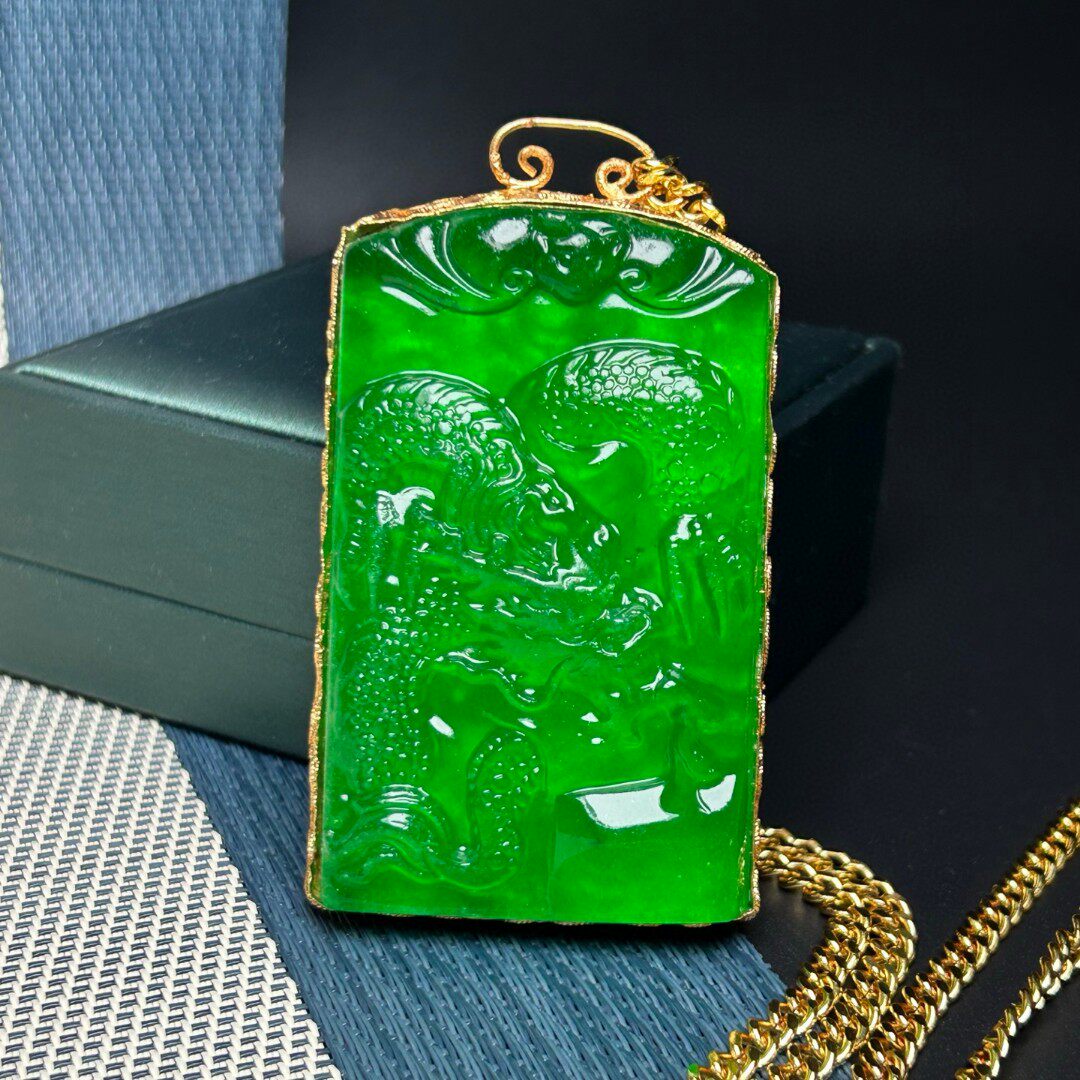 高冰满绿帝王绿翡翠色镶嵌龙牌观音大号玉石吊坠包金牌男挂件项链