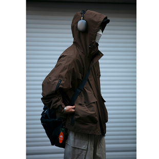 日系春秋廓形复古机能户外冲锋衣男潮流休闲连帽工装夹克大码外套