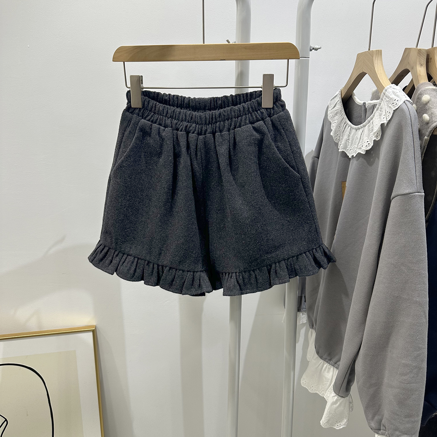 韩版复古松紧腰木耳花边毛呢短裤