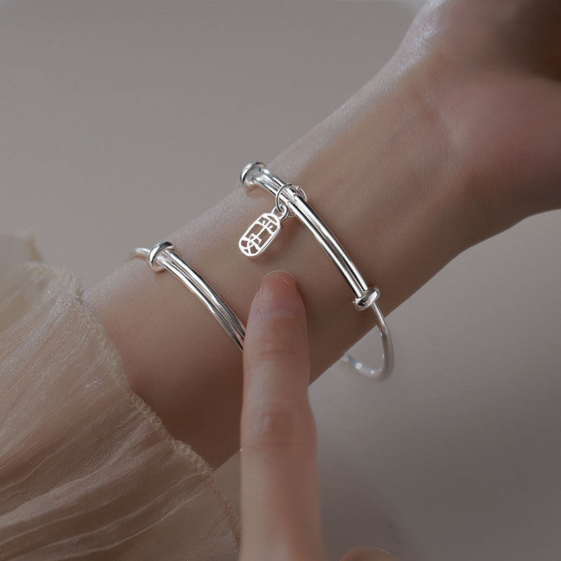 S999足银平安吊坠手镯女纯银饰年轻款素圈实心镯子轻奢小众精致