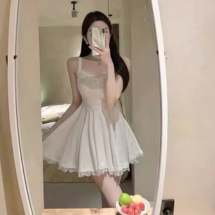 纯欲性感蕾丝拼接吊带裙女2026新款气质方领收腰蓬蓬裙针织连衣裙