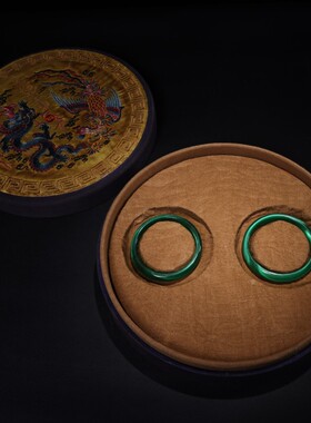 珍品旧藏收宫廷御藏绿猫眼石手镯一对老刺绣盒