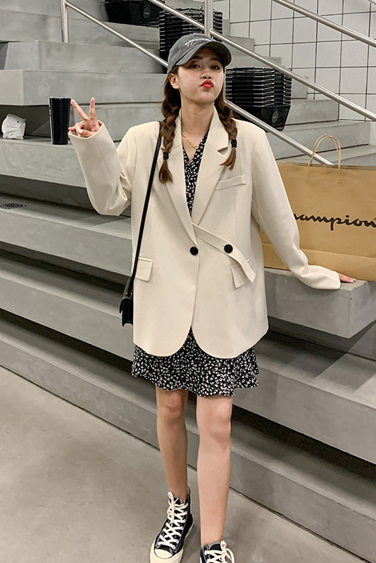 主推秋装新款韩版扣带袖口刺绣西装P115控价178已出货,女装西装,浙宝233