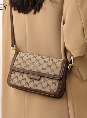 Viney包包2025新款秋冬潮女包斜挎小方包通勤休闲复古腋下单肩包