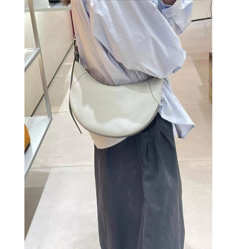 迪桑娜女包国内专柜正品代购26年新款 真皮复古月牙包8261011201