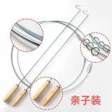 Ученик начальной школы с твердым железным кольца