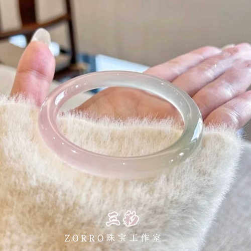 老凤详半山半水圆条渐变玉镯玉髓