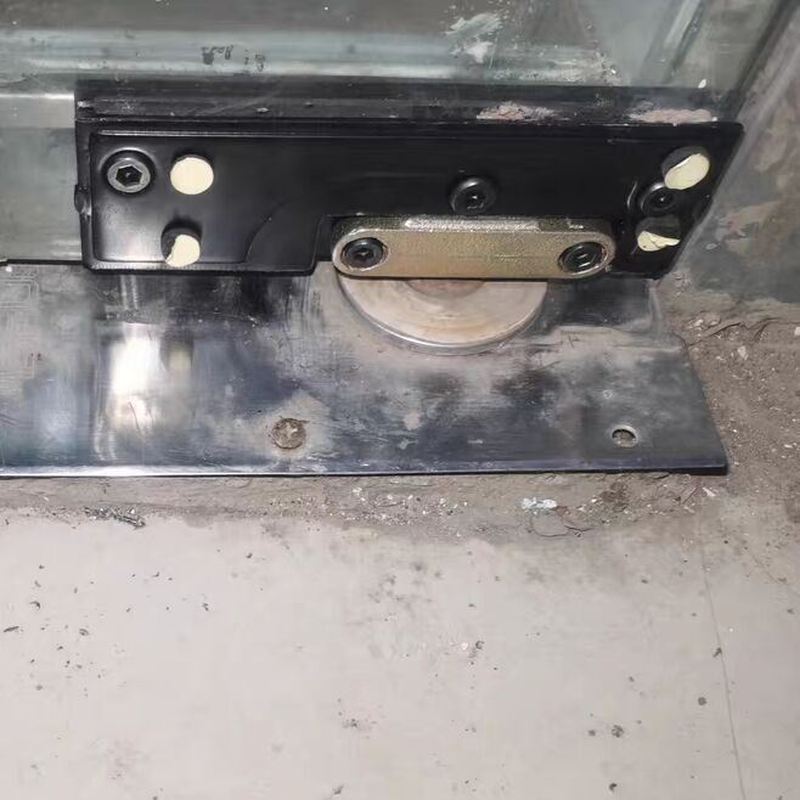 地弹簧门夹上下夹通用上下门夹一字夹玻璃门配件玻璃门夹顶夹无框图片
