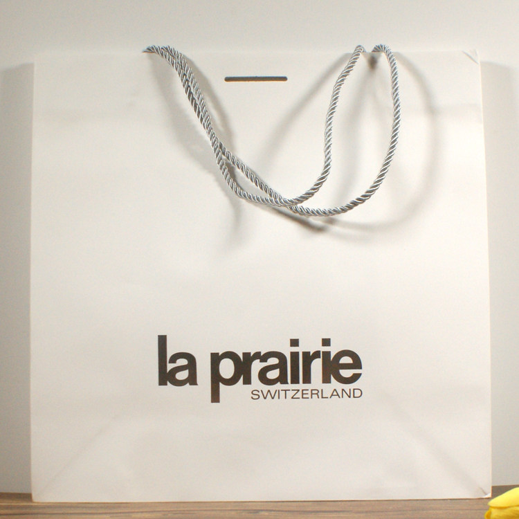 la prairie蓓丽LP莱珀妮纸袋（含丝带）27cm*27cm*14.5cm单拍不发在类目 彩妆/香水/美妆工具, 其他美容工具, 化妆/美容工具中 - 来自Buy2taobao.com提供专业的淘宝代购服务