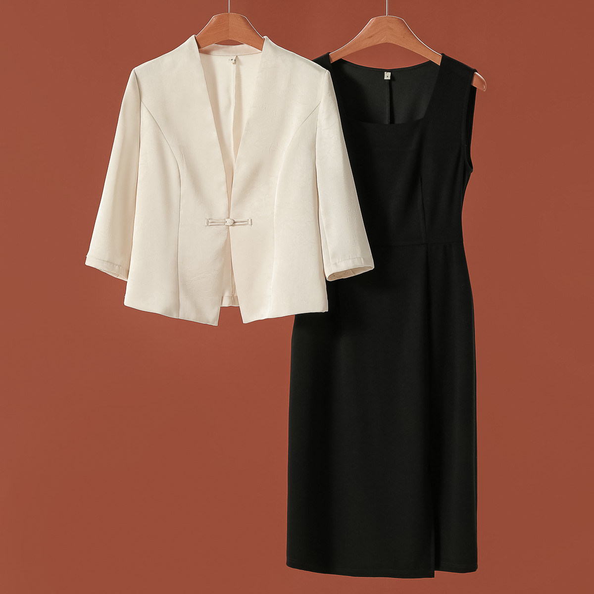 西湖阁老【菲】春装*绍 一字扣外套+无袖方领连衣裙两件套119